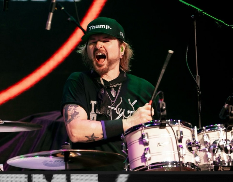 Rikki Rockett: Tur Poison 2026 Dibatalkan karena Bret Michaels Minta Bagian yang Besar dari Honor Personel Lain