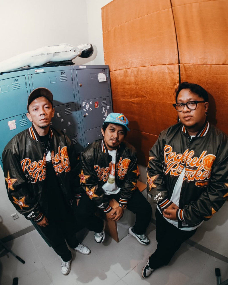 Rocket Rockers Hidupkan Kembali Lagu Patah Hati Karya Langit Sore